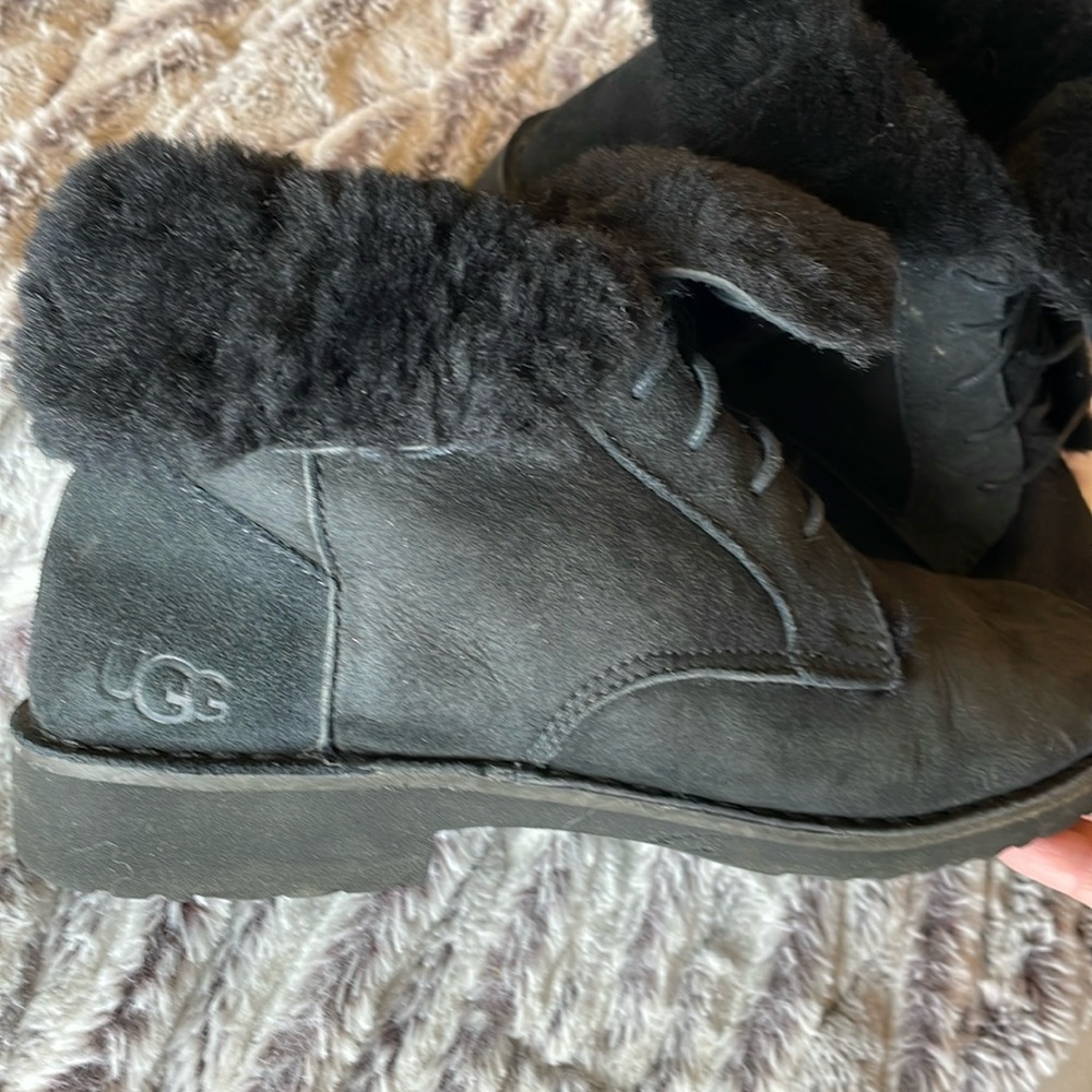 UGG shearling black tie up boot. Size 8 very well loved lots of life left.